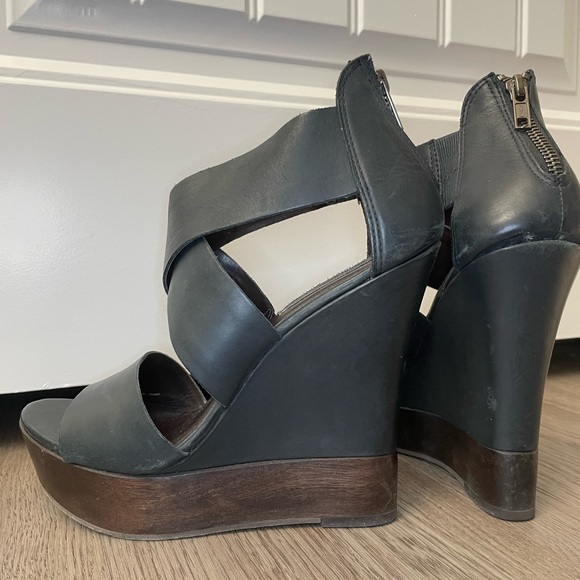 Wedge sandal women’s size 7 - Picture 2 of 8